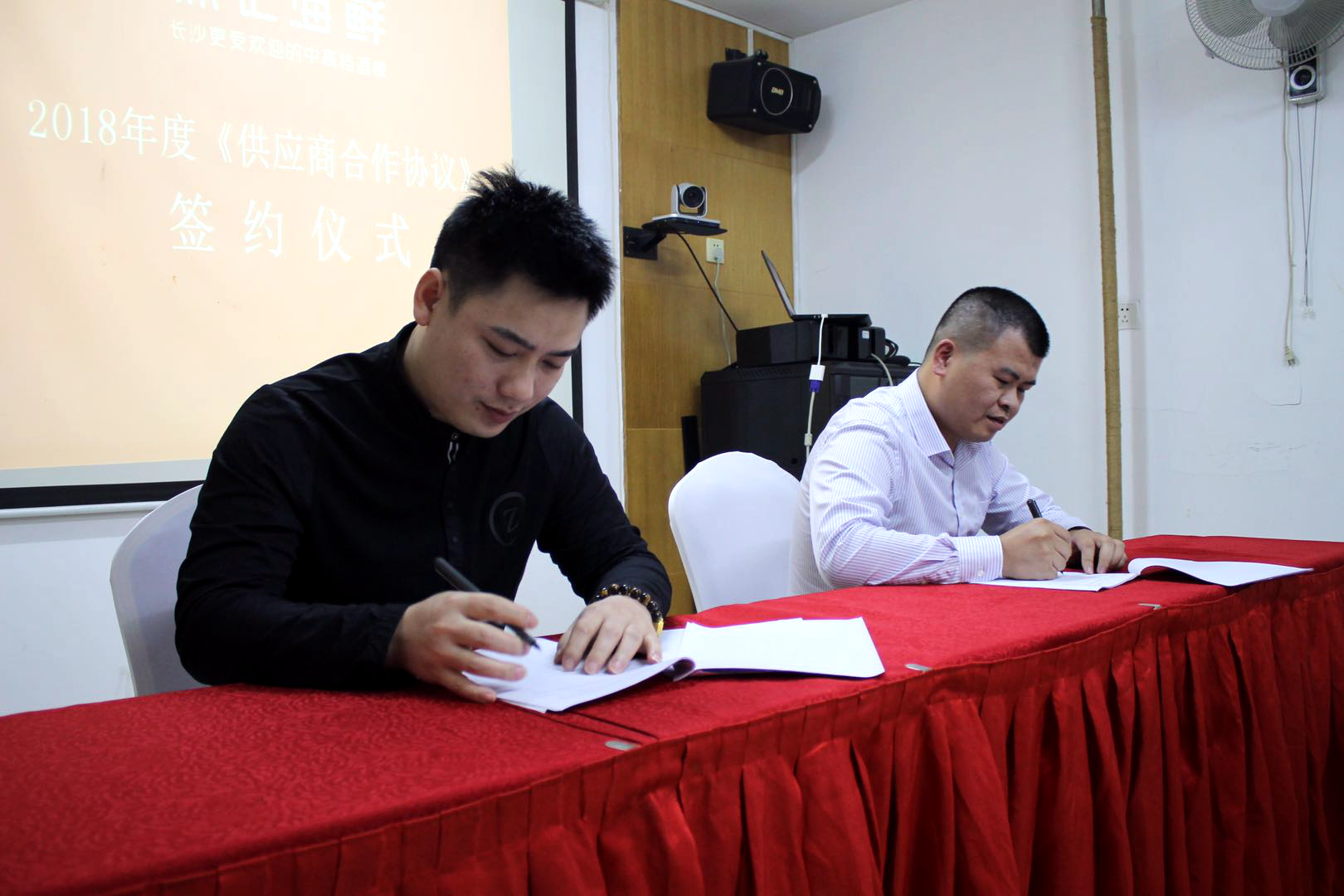 長(zhǎng)沙中央空調(diào),湖南中央空調(diào),長(zhǎng)沙格力中央空調(diào),長(zhǎng)沙麥克維爾中央空調(diào),長(zhǎng)沙大金中央空調(diào),長(zhǎng)沙中央安裝施工,長(zhǎng)沙中央空調(diào)公司哪家好？湖南辰遠(yuǎn)空調(diào)工程有限公司